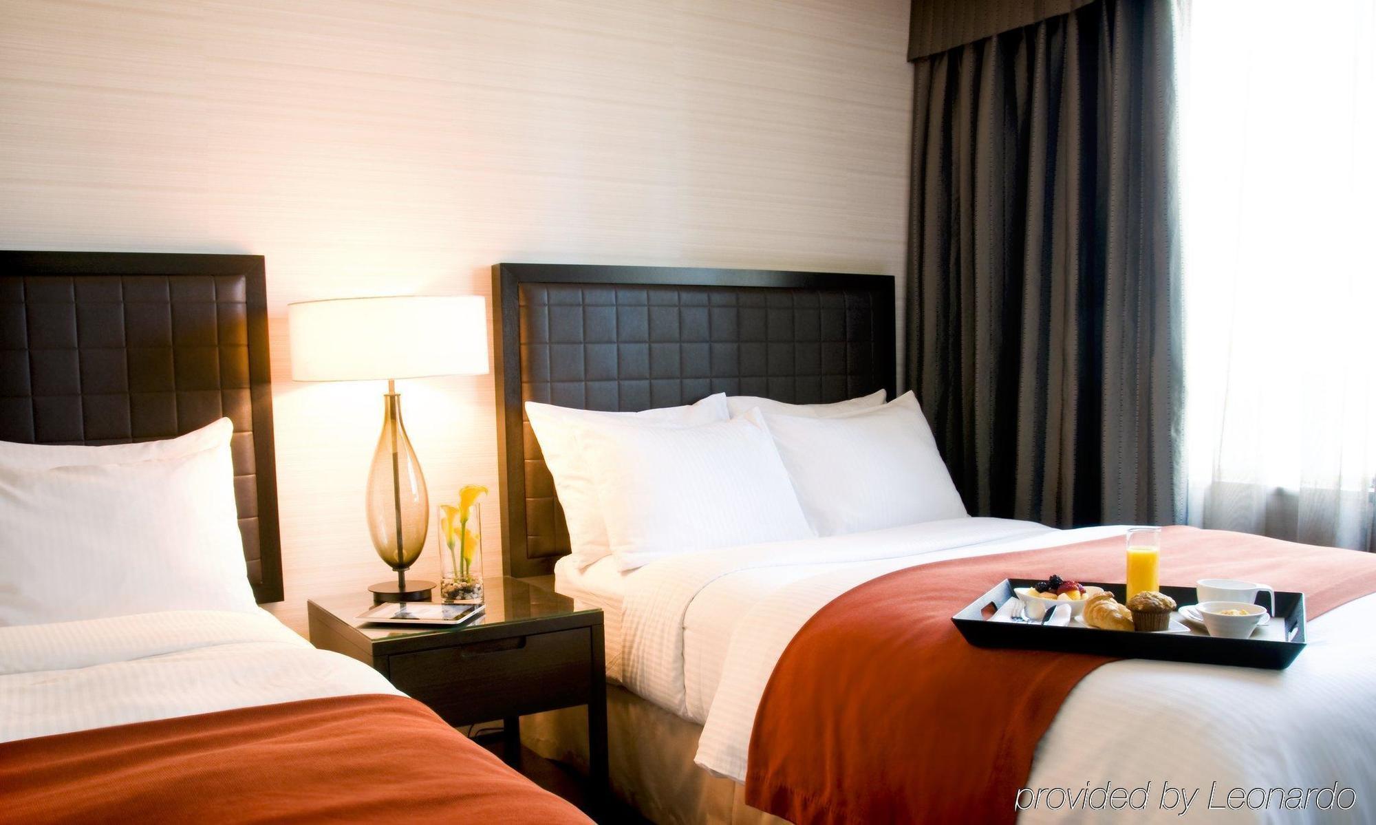 Cambridge Suites Торонто Екстериор снимка