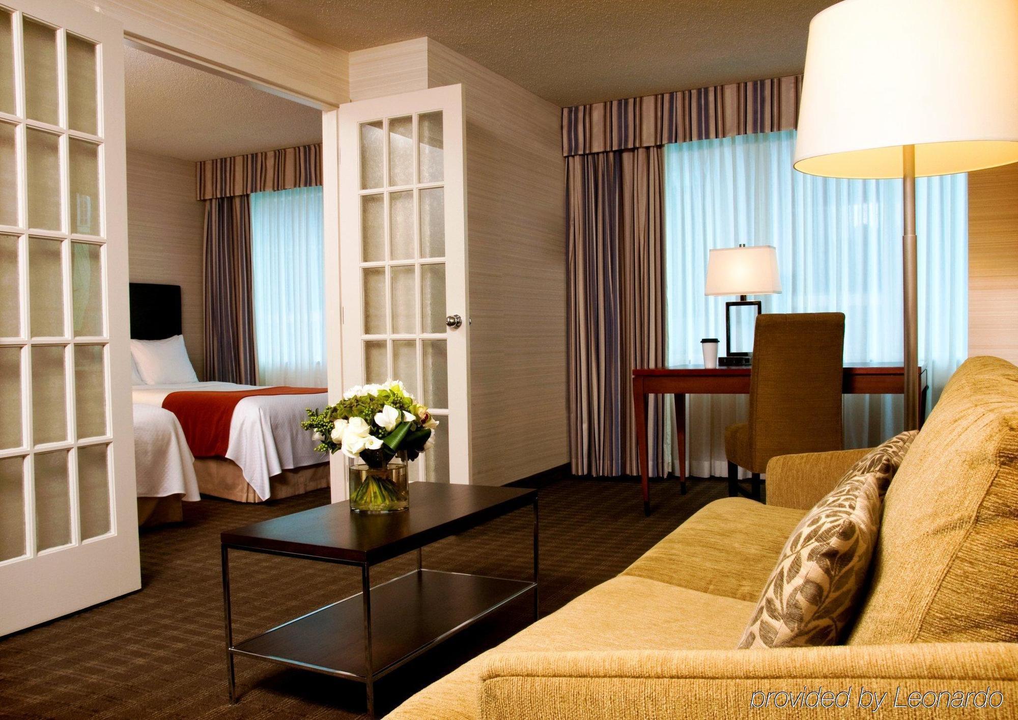 Cambridge Suites Торонто Екстериор снимка