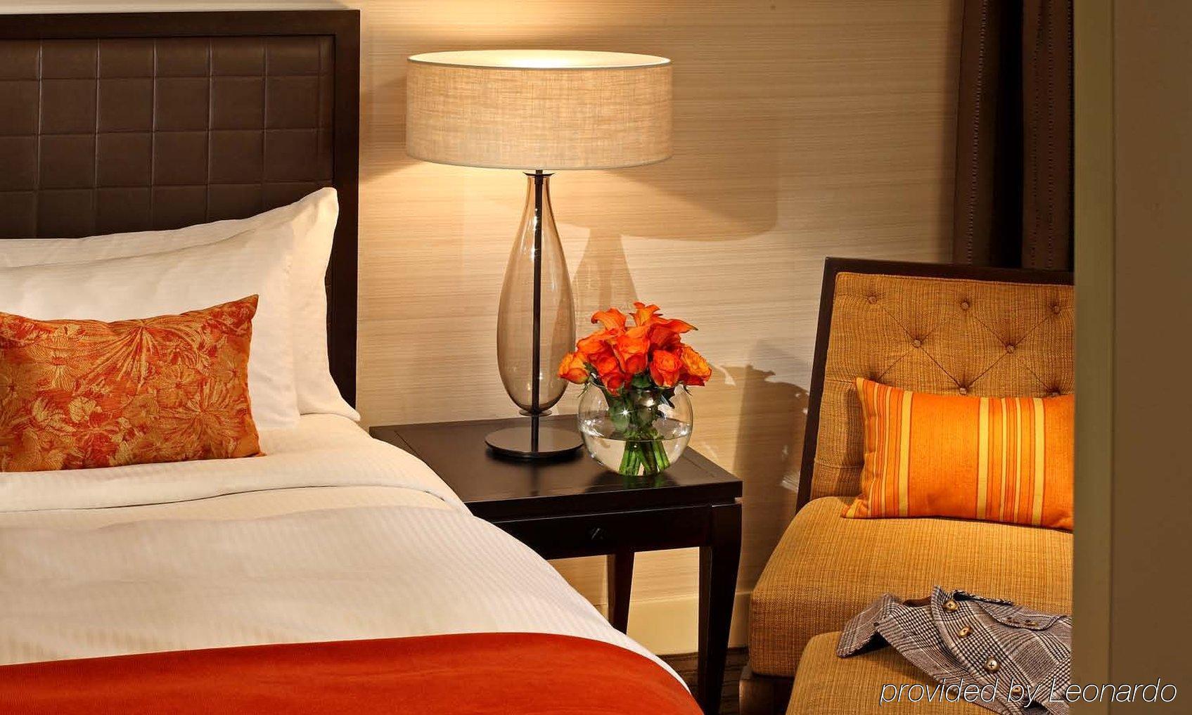 Cambridge Suites Торонто Екстериор снимка