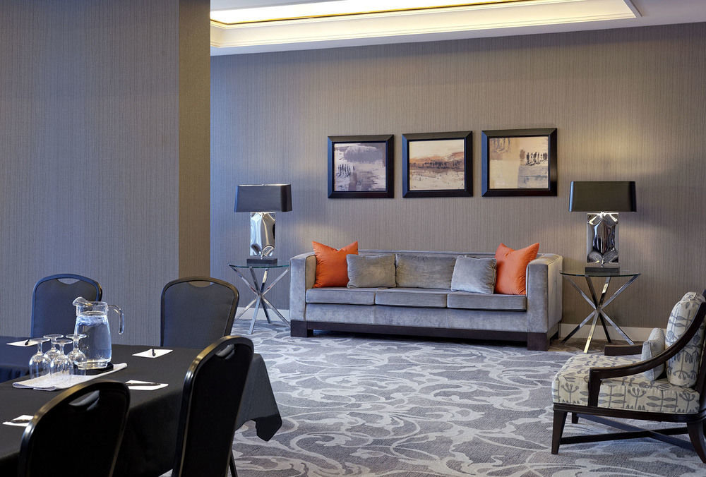 Cambridge Suites Торонто Екстериор снимка