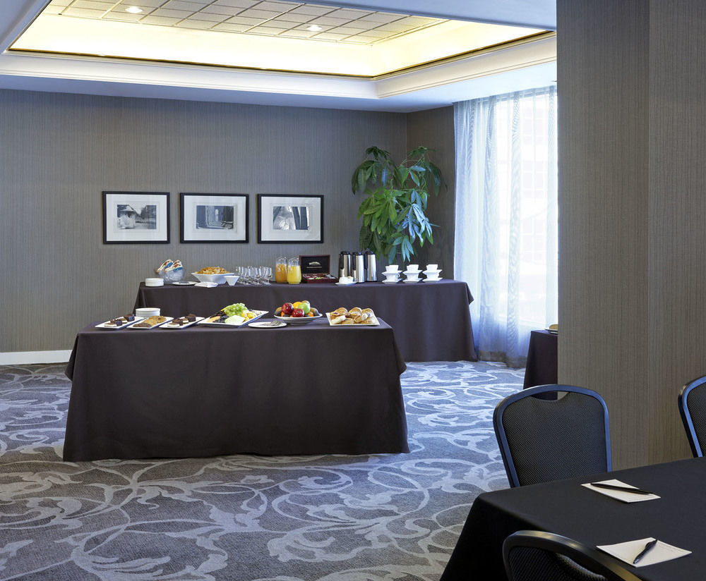Cambridge Suites Торонто Екстериор снимка
