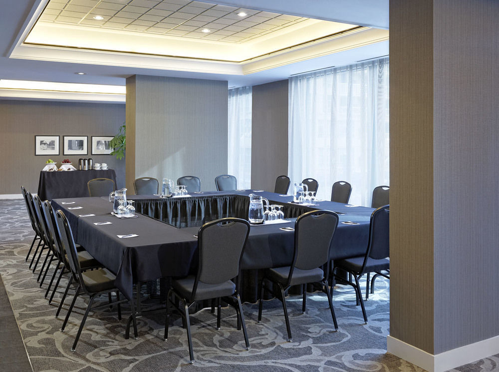 Cambridge Suites Торонто Екстериор снимка