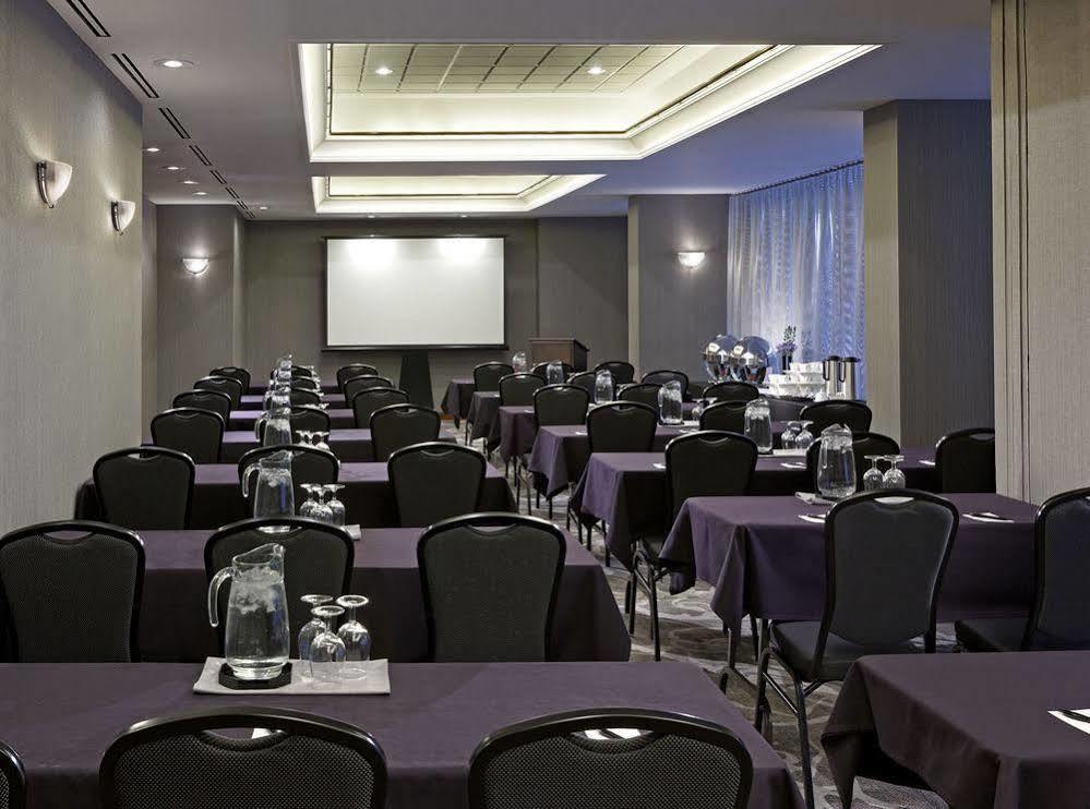 Cambridge Suites Торонто Екстериор снимка